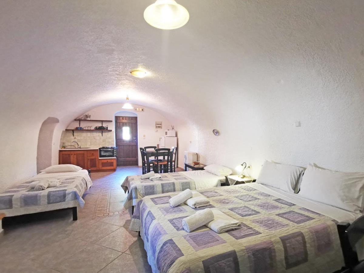 Guesthouse Toxotis Pírgos Dhiroú Екстериор снимка