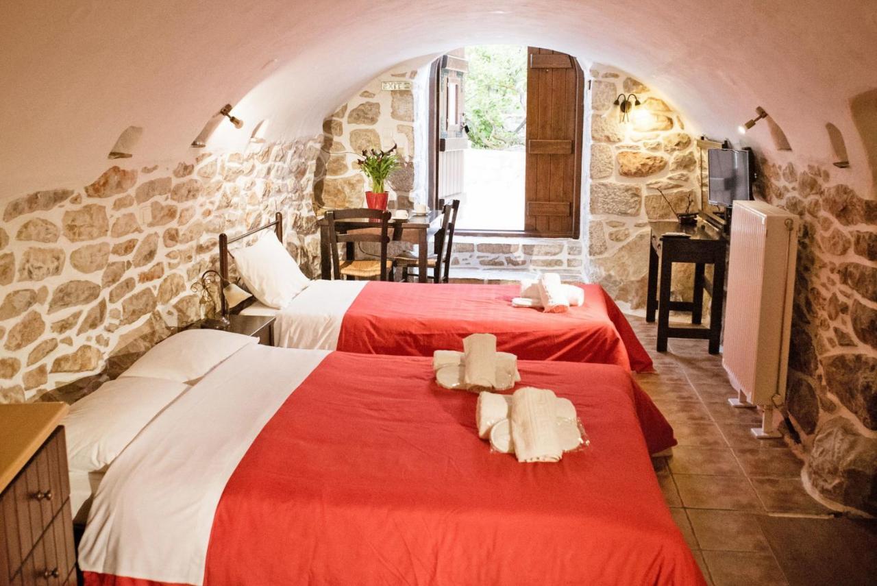 Guesthouse Toxotis Pírgos Dhiroú Екстериор снимка