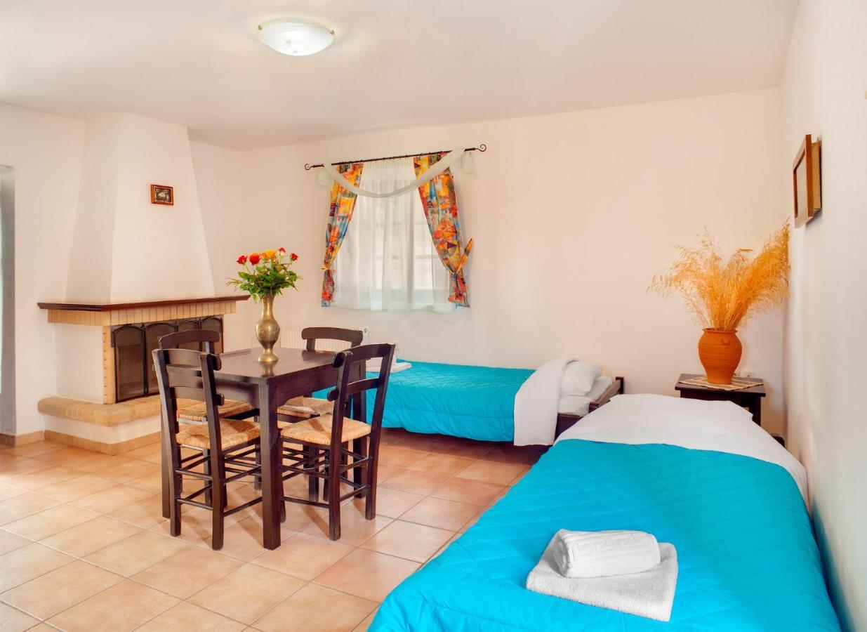 Guesthouse Toxotis Pírgos Dhiroú Екстериор снимка