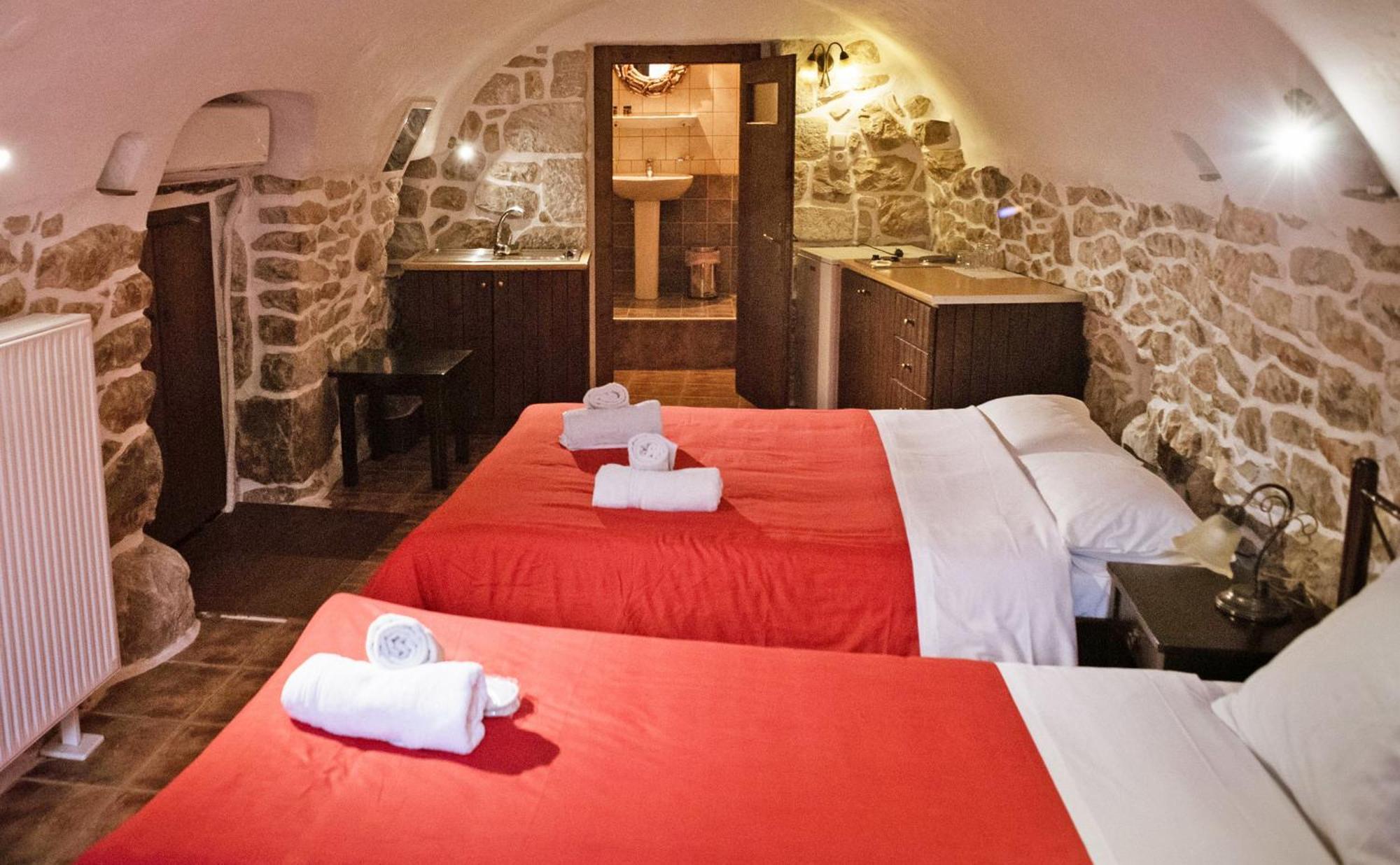 Guesthouse Toxotis Pírgos Dhiroú Екстериор снимка