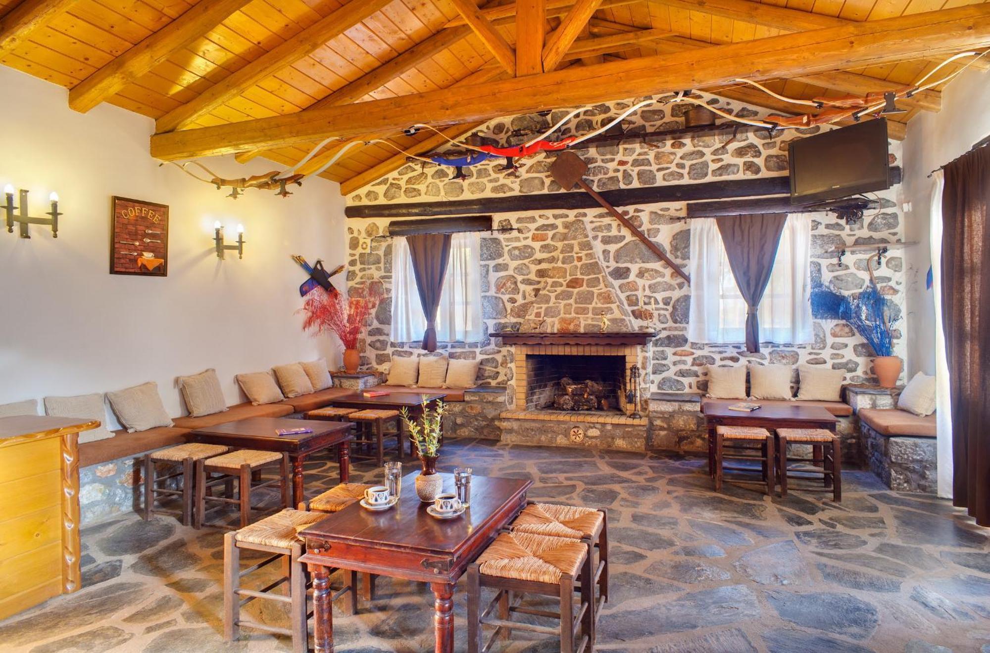 Guesthouse Toxotis Pírgos Dhiroú Екстериор снимка